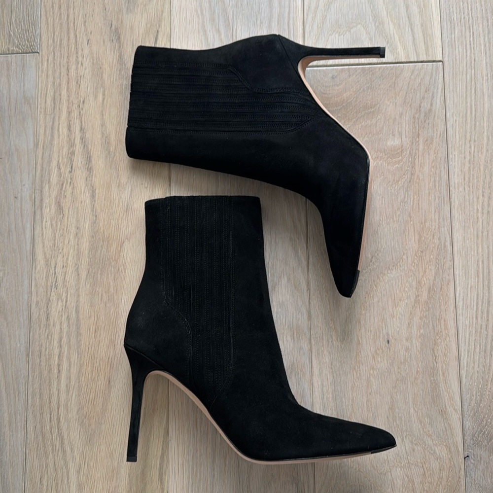 Veronica Beard ‘Lisa’ black suede booties size 11 #winter #boots #booties